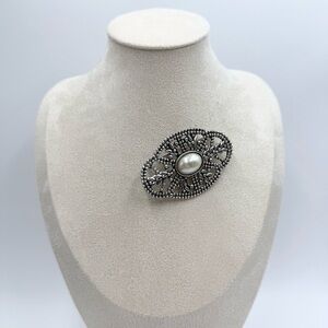 Vintage Anne Klein Silver Tone Oval Brooch with Faux Pearl Accent
